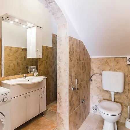 Lovely In Pula With Wifi Apartment *