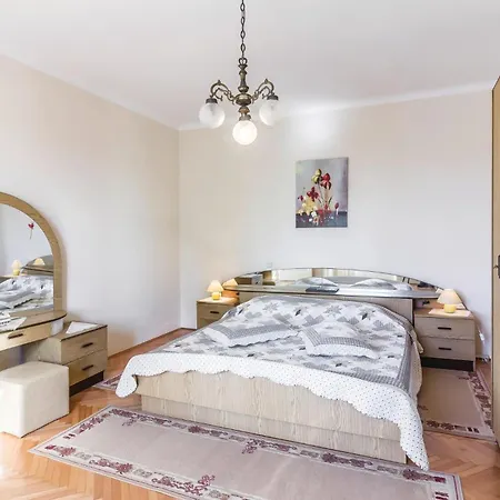 Lovely In Pula With Wifi Apartment