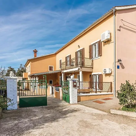 Apartment Lovely In Pula With Wifi *