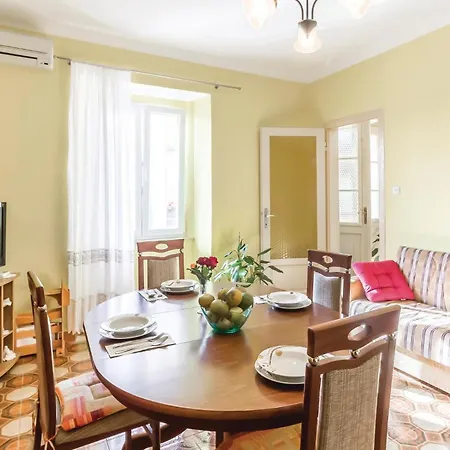 Apartment Lovely In Pula With Wifi Loborika