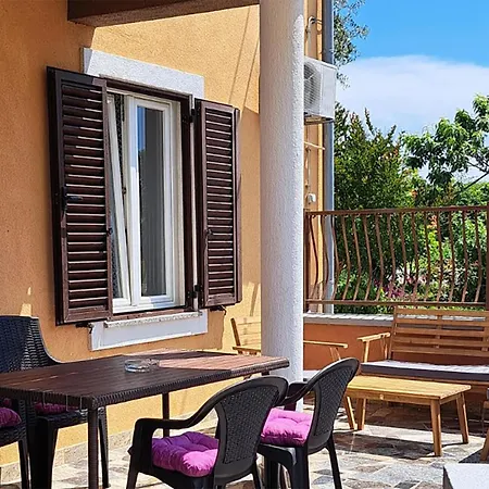 Lovely In Pula With Wifi Apartment