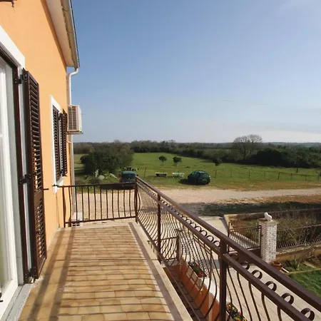Apartment Lovely In Pula With Wifi