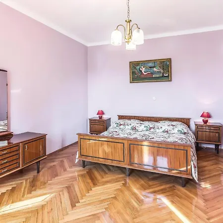 2 Bedroom Amazing Apartment In Pula Пула