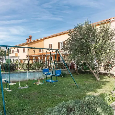 2 Bedroom Amazing Apartment In Pula