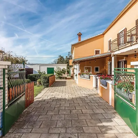 Apartment Lovely In Pula With Wifi