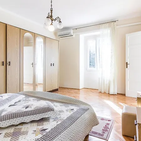 2 Bedroom Amazing Apartment In Pula * Пула