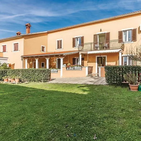 Lovely In Pula With Wifi Apartment