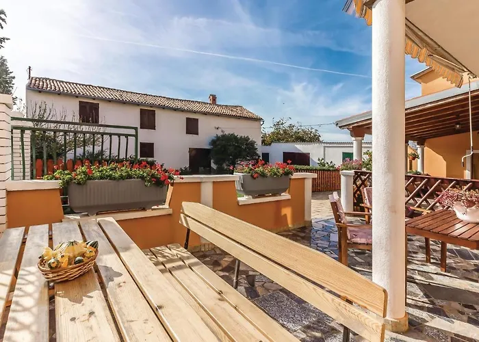 Daire Valtursko Polje I *