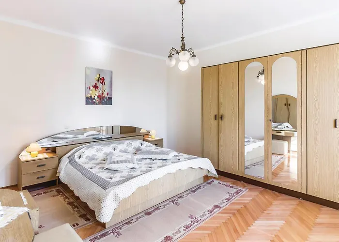 Valtursko Polje I Daire